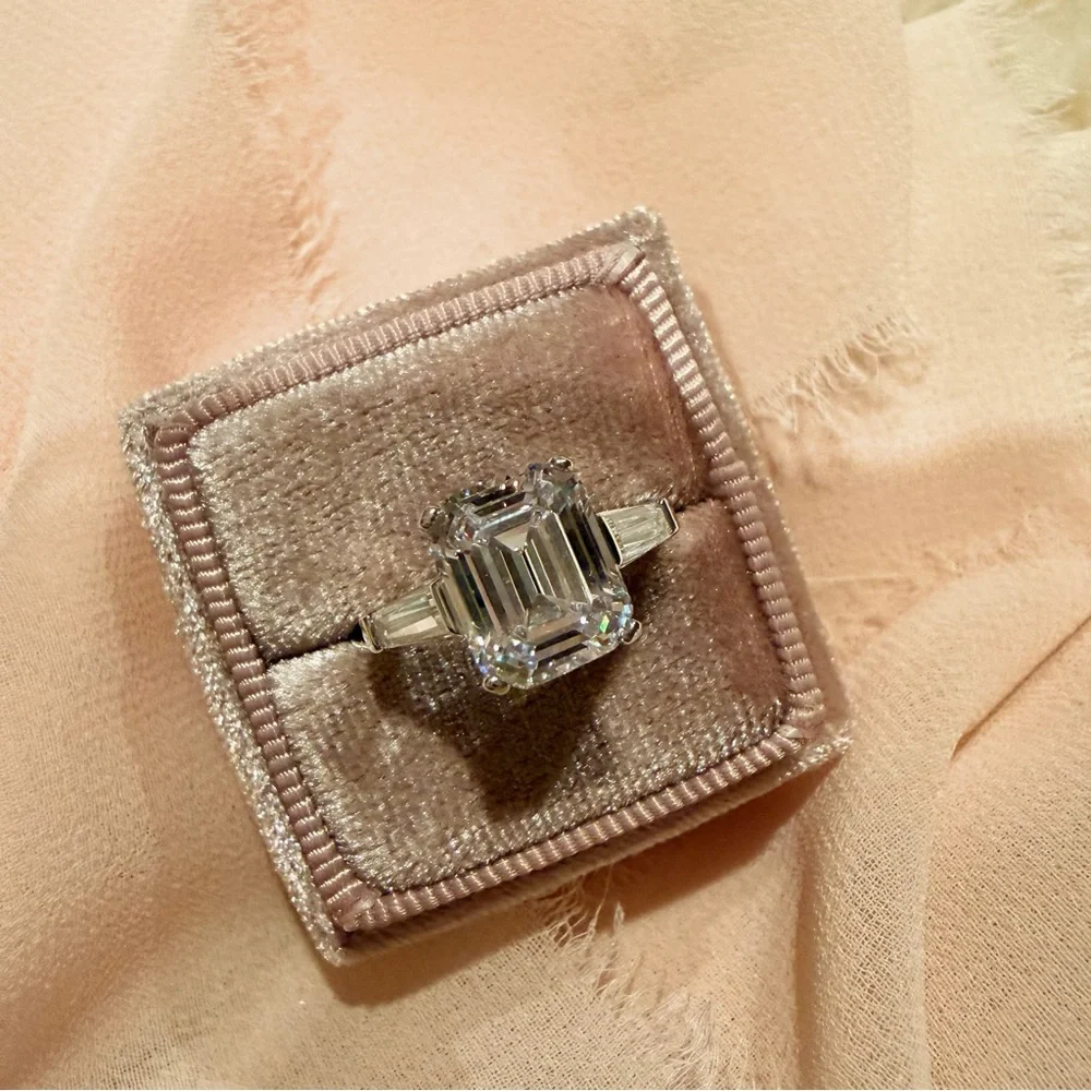 4CT Emerald Cut Engagement‎ Ring Baguette Three Stone Modern It-Girl Aesthetic - Picture 7 of 15